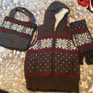 Aeropostale vest bag and scarf set.   Used condition size XL